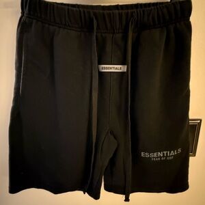 Men's Black Essential Shorts Size Medium